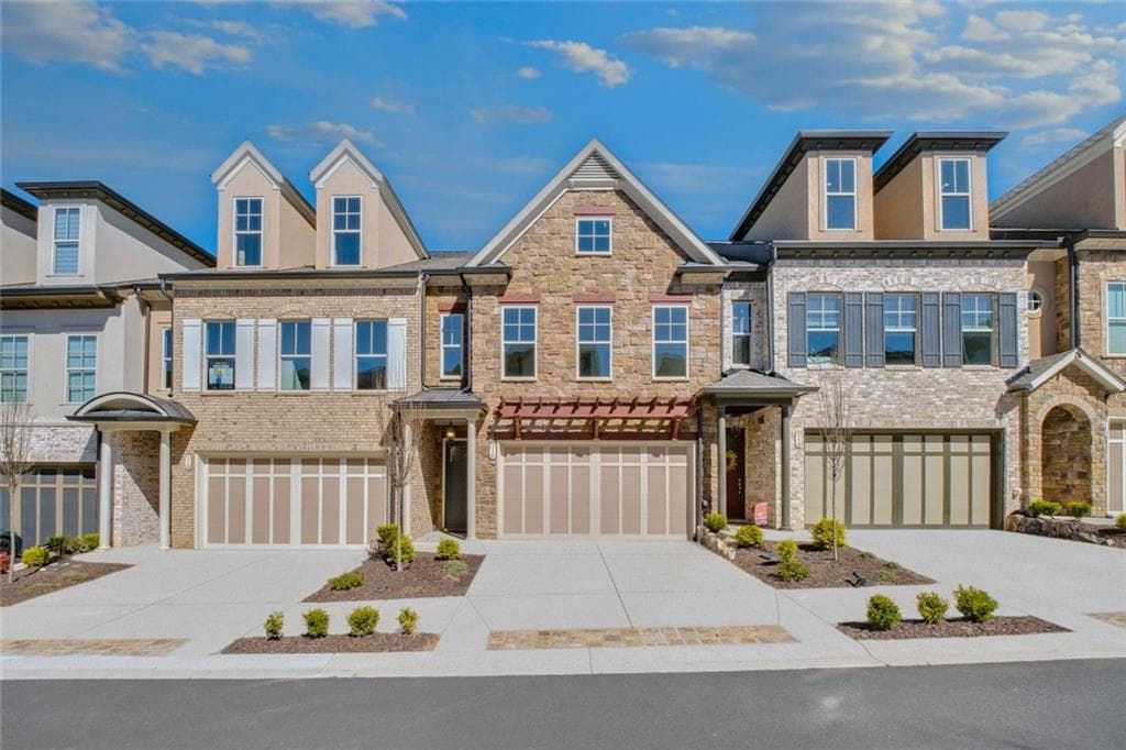 3 bedroom, 3 bathroom, 2,226 sq ft townhouse sold at 116 Via Roma, Woodstock, GA 30188