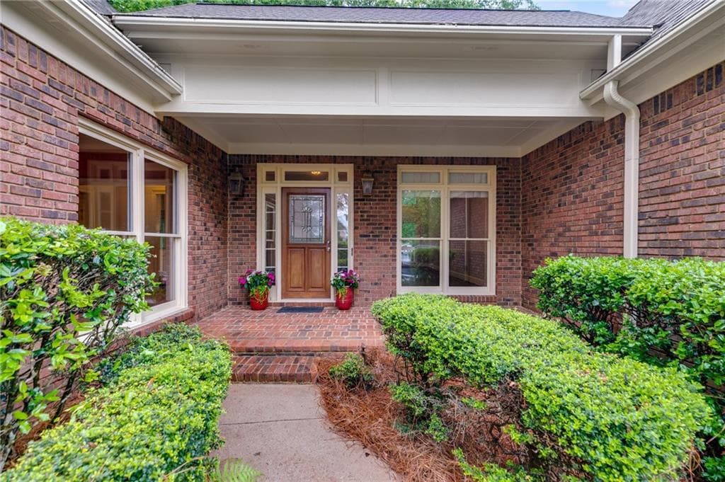 3 bedroom, 3 bathroom single family residence sold at 9395 Clublands Drive, Alpharetta, GA 30022