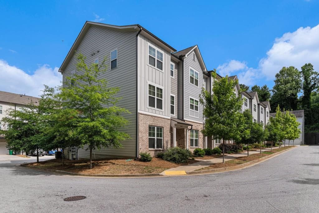 3 bedroom, 4 bathroom townhouse sold at 1624 Venture Point Way, Decatur, GA 30032