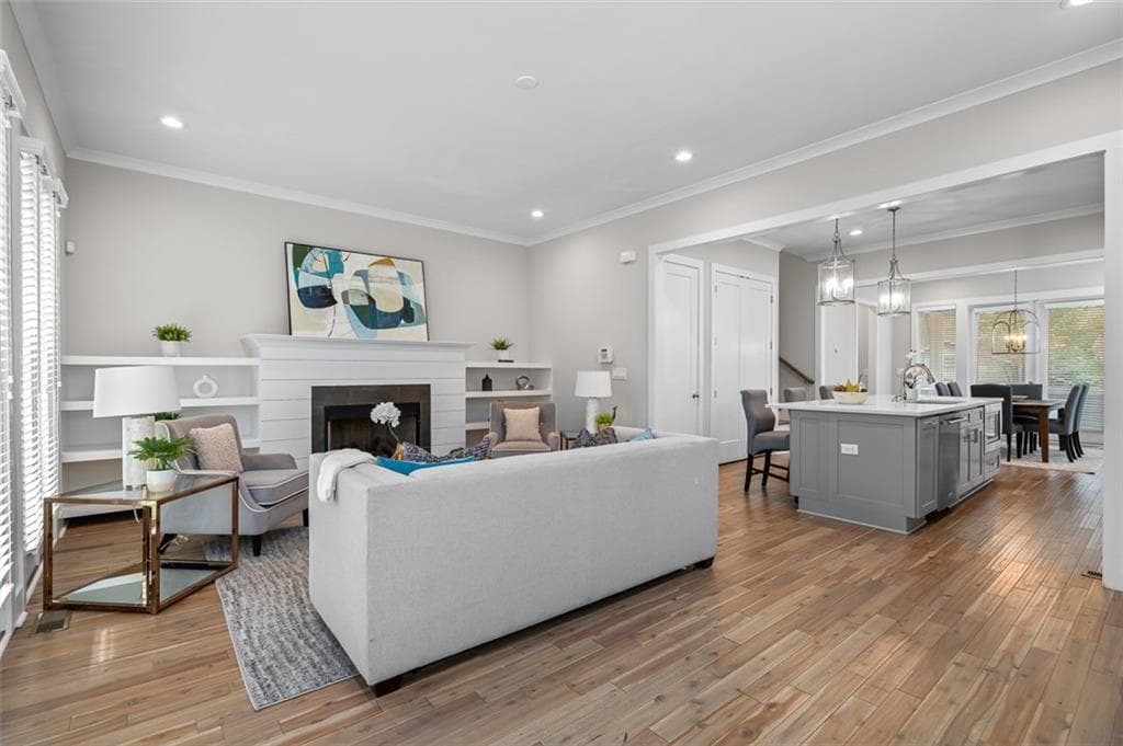 3 bedroom, 3 bathroom, 2,092 sq ft townhouse sold at 364 Glendale Avenue B, Atlanta, GA 30307