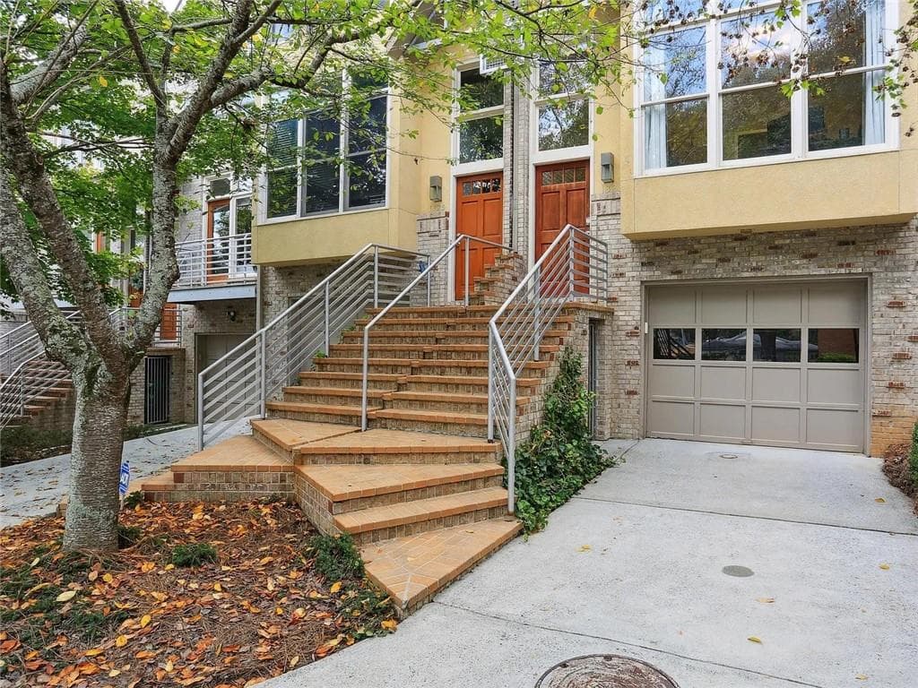 1323 Peachtree View, Atlanta, GA 30319 — most recent listing photo