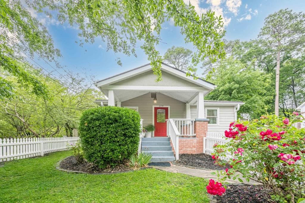 3 bedroom, 2 bathroom single family residence sold at 2497 Edwards Drive, Atlanta, GA 30318