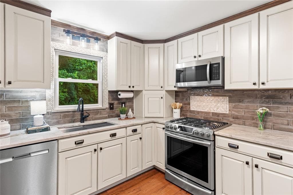 3 bedroom, 2 bathroom single family residence sold at 211 Caboose Lane, Woodstock, GA 30189