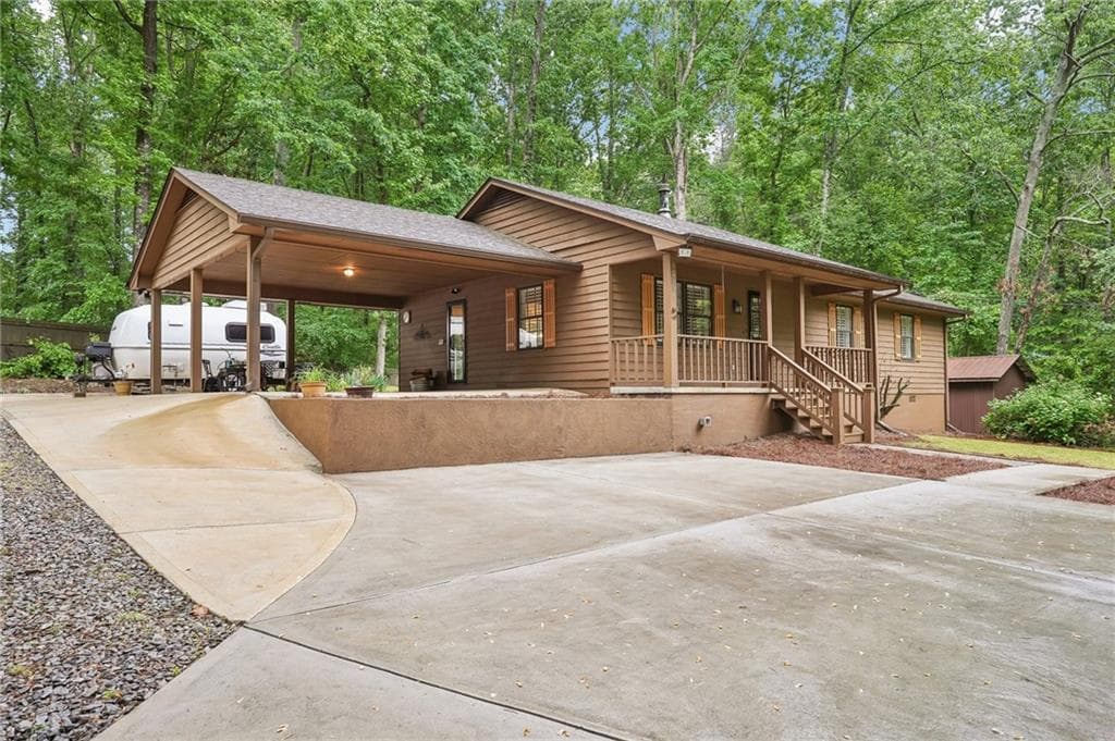 3 bedroom, 2 bathroom single family residence sold at 5259 Sugar Ridge Drive, Sugar Hill, GA 30518