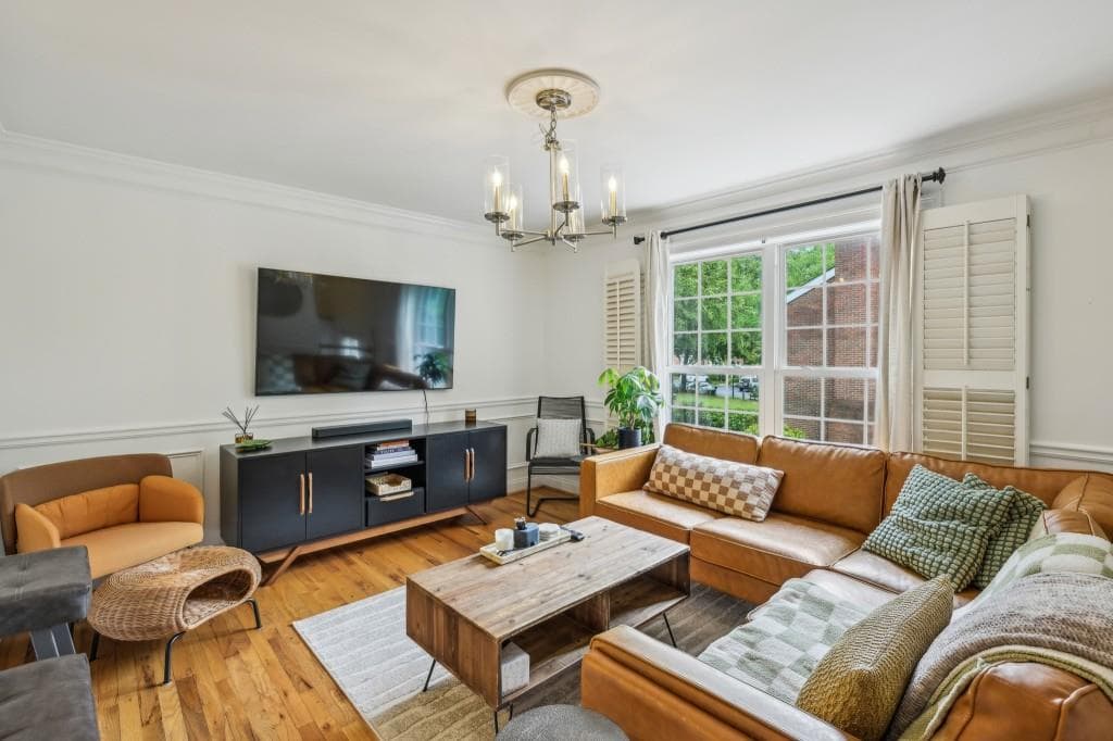 3 bedroom, 3 bathroom townhouse sold at 1634 Ponce De Leon Avenue 208, Atlanta, GA 30307