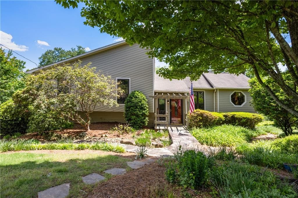 3 bedroom, 3 bathroom single family residence sold at 635 Stone Harbor Parkway, Marietta, GA 30060