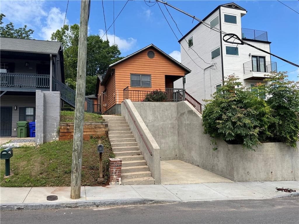 2 bedroom, 1 bathroom, 1,032 sq ft single family residence sold at 226 Walnut Street, Atlanta, GA 30314