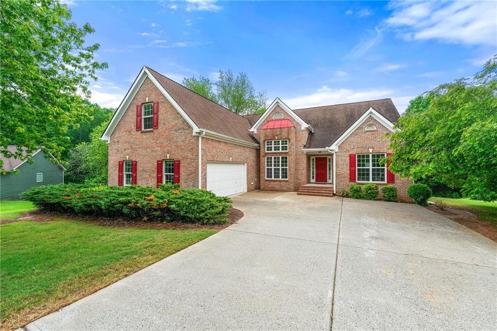 4 bedroom, 2 bathroom, 2,490 sq ft single family residence sold at 8770 Amberfield Drive, Gainesville, GA 30506