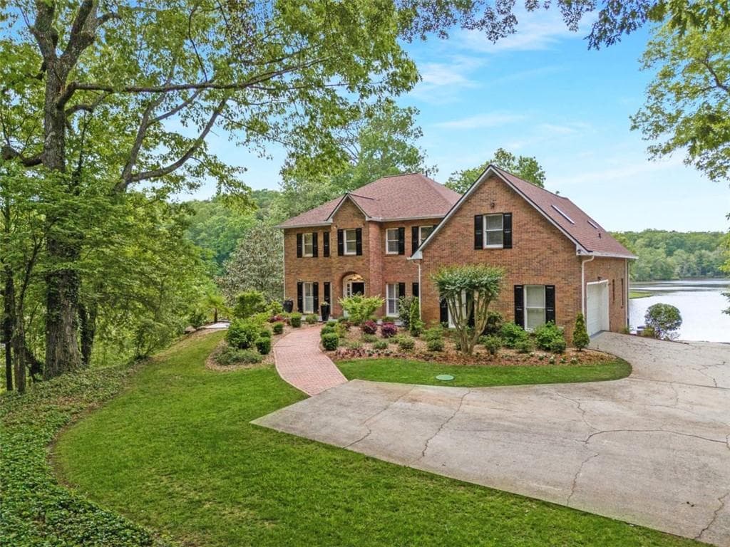 5 bedroom, 5 bathroom single family residence sold at 160 Old Mill Court, Fayetteville, GA 30214