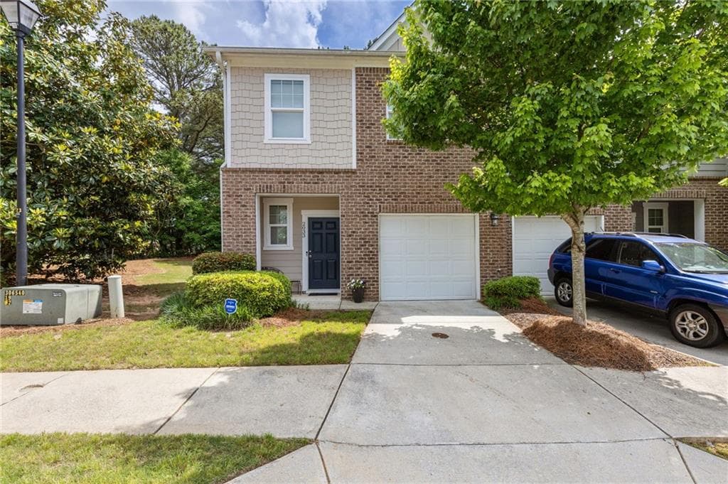 3 bedroom, 3 bathroom condominium sold at 2033 Millstream Hollow, Conyers, GA 30012