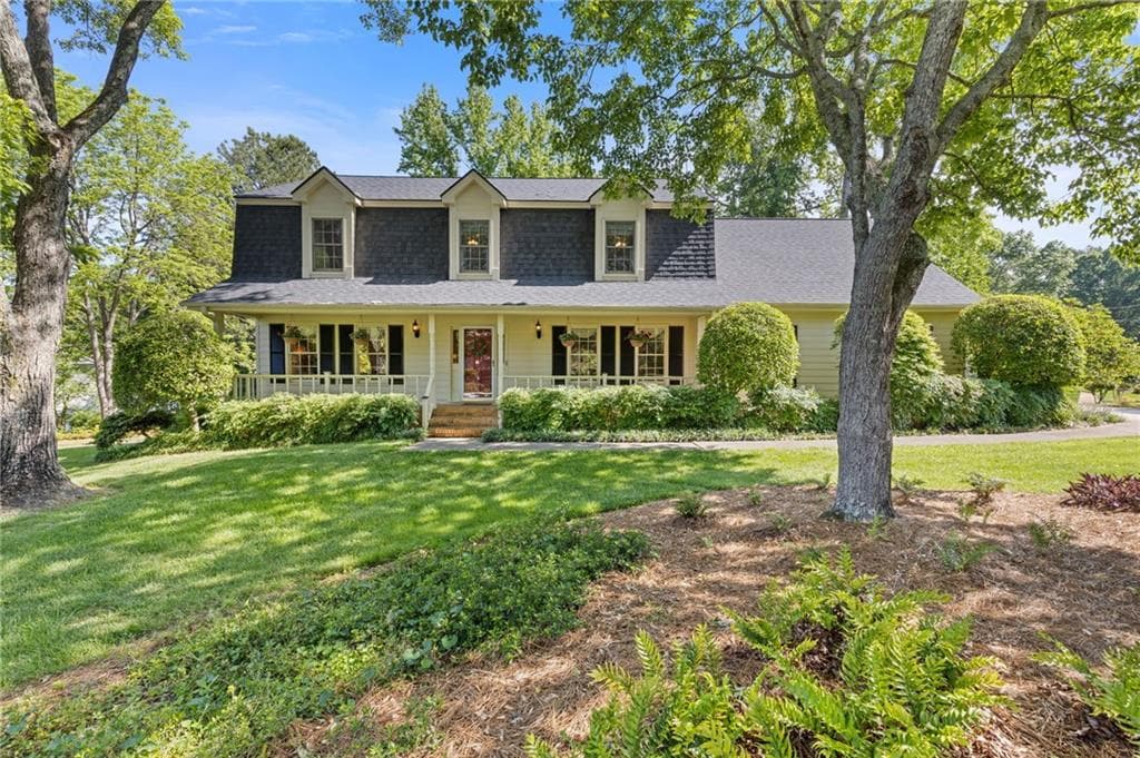 4 bedroom, 3 bathroom single family residence sold at 3527 Starwood Trail, Lilburn, GA 30047