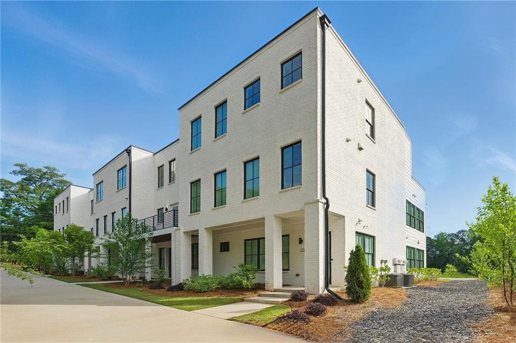 4 bedroom, 4 bathroom townhouse sold at 2150 Tidwell Lane 5, Atlanta, GA 30318