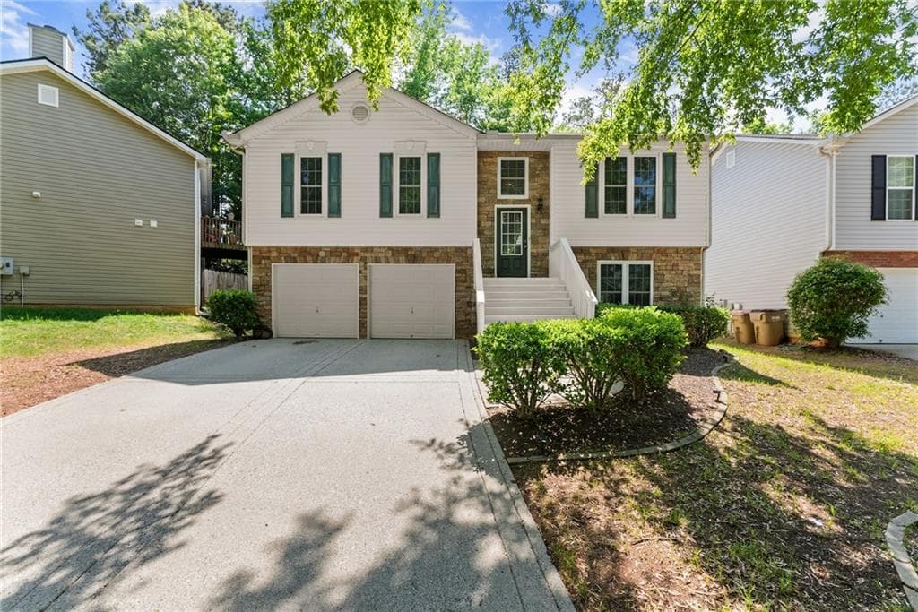 3 bedroom, 2 bathroom single family residence sold at 5750 Bridgeport Court, Flowery Branch, GA 30547