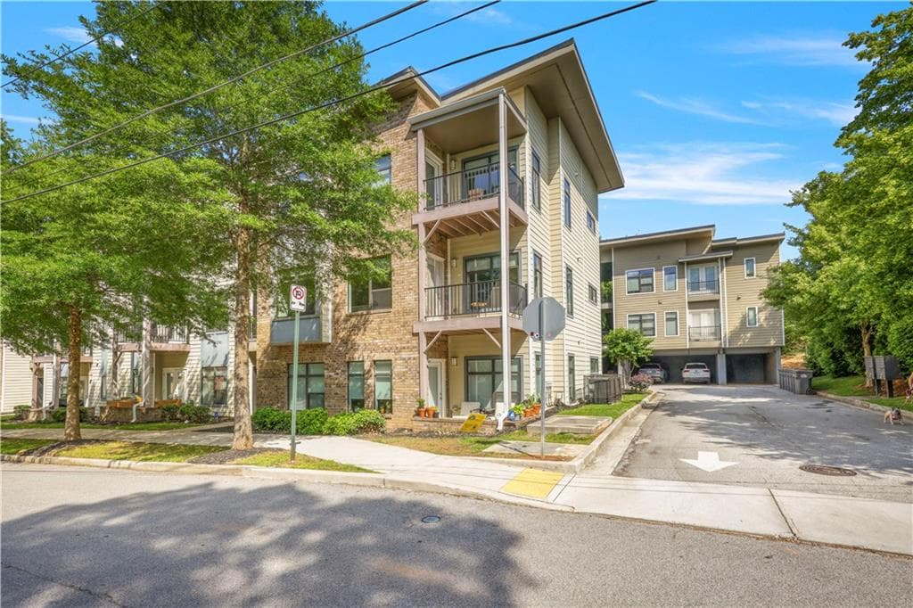 2 bedroom, 2 bathroom, 1,000 sq ft condominium sold at 22 Moda Lane, Atlanta, GA 30316