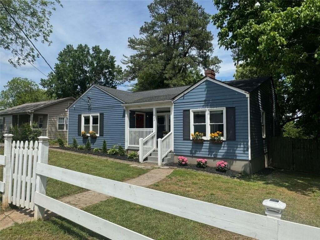 3 bedroom, 2 bathroom, 1,353 sq ft single family residence sold at 139 Merritt Street, Marietta, GA 30060