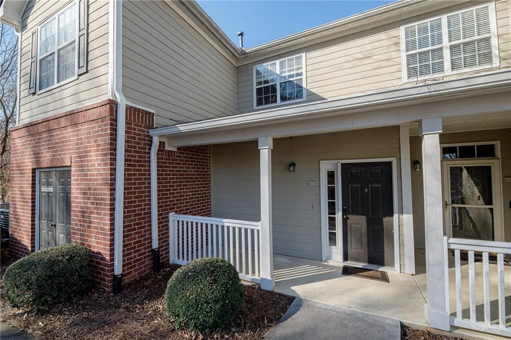 2 bedroom, 2 bathroom, 1,215 sq ft condominium sold at 2114 Woodland Lane, Alpharetta, GA 30009