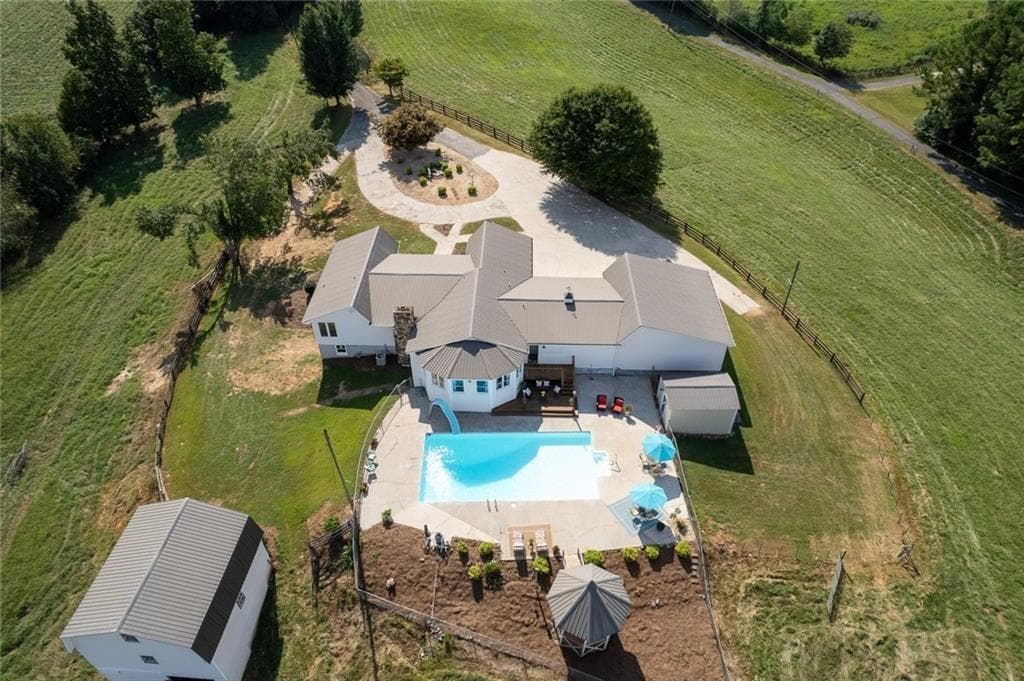 3 bedroom, 2 bathroom single family residence under contract at 405 Thrasher Lane, Jasper, GA 30143 — photo 8