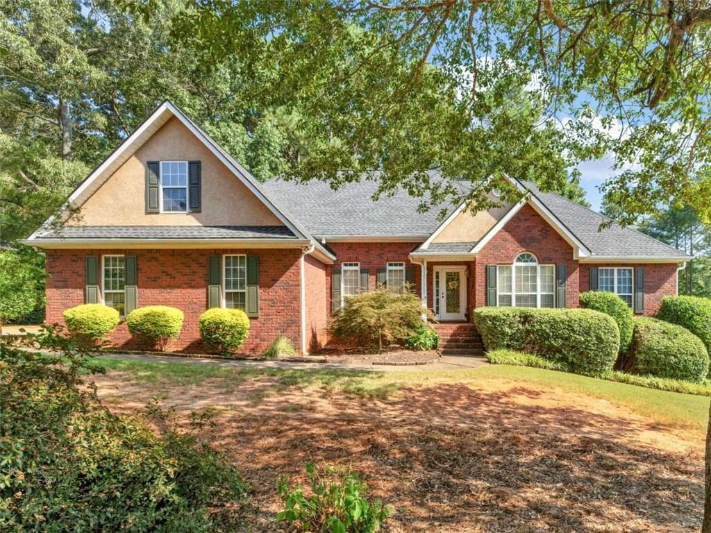 3 bedroom, 3 bathroom, 2,348 sq ft single family residence sold at 925 Champions Way, Mcdonough, GA 30252