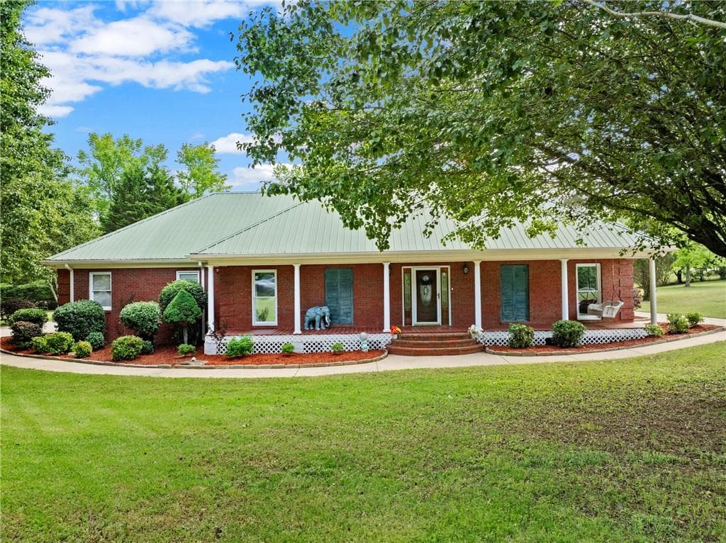 3 bedroom, 2 bathroom single family residence sold at 2620 Dr Bramblett Road, Cumming, GA 30028