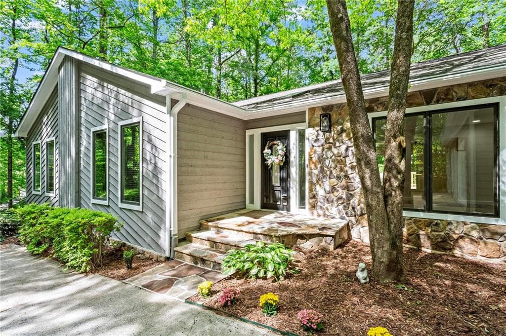 5 bedroom, 4 bathroom single family residence sold at 4700 Township Walk, Marietta, GA 30066