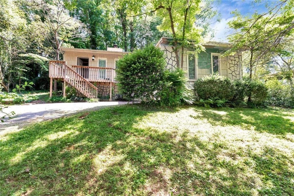 3 bedroom, 2 bathroom single family residence sold at 3557 Meadow Lane, Gainesville, GA 30506