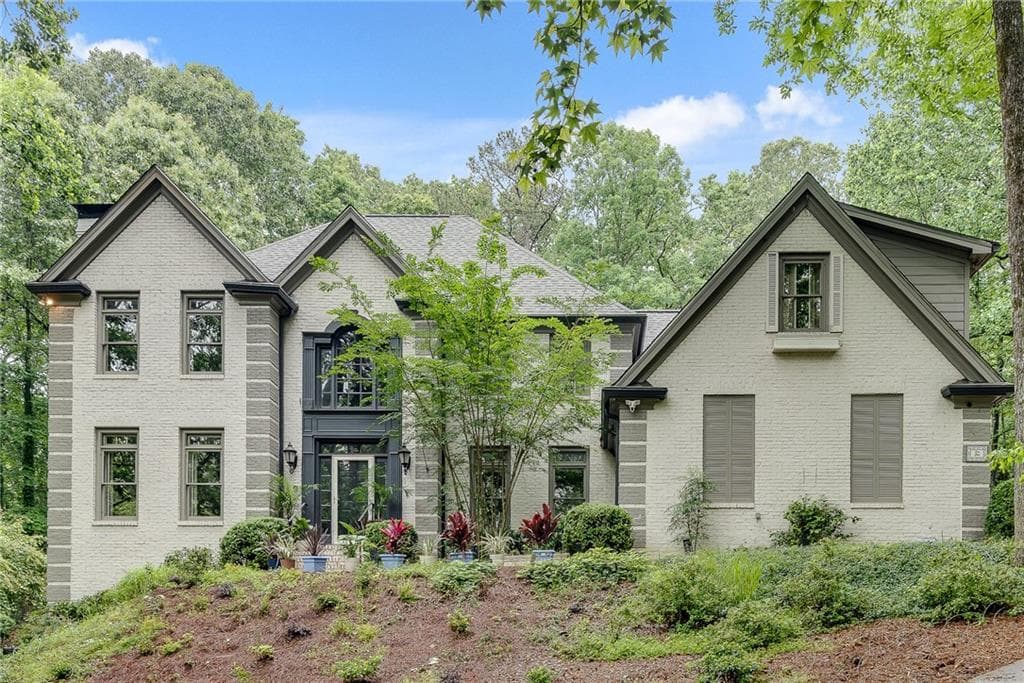 4 bedroom, 4 bathroom single family residence sold at 2680 Spalding Drive, Sandy Springs, GA 30350