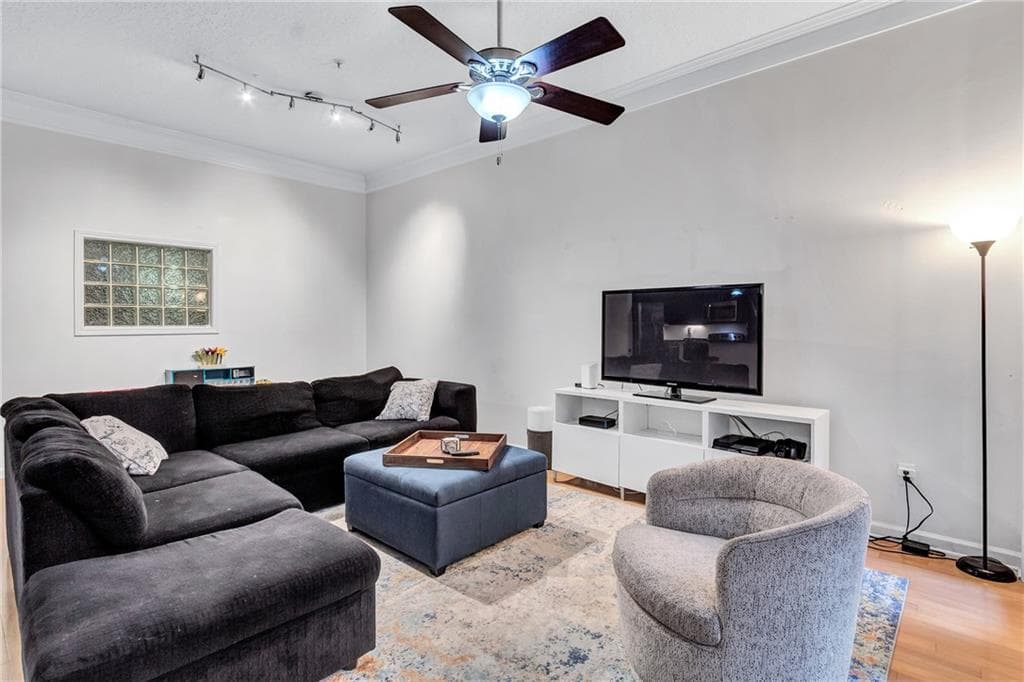 1 bedroom, 1 bathroom, 884 sq ft condominium sold at 400 17th Street 1119, Atlanta, GA 30363