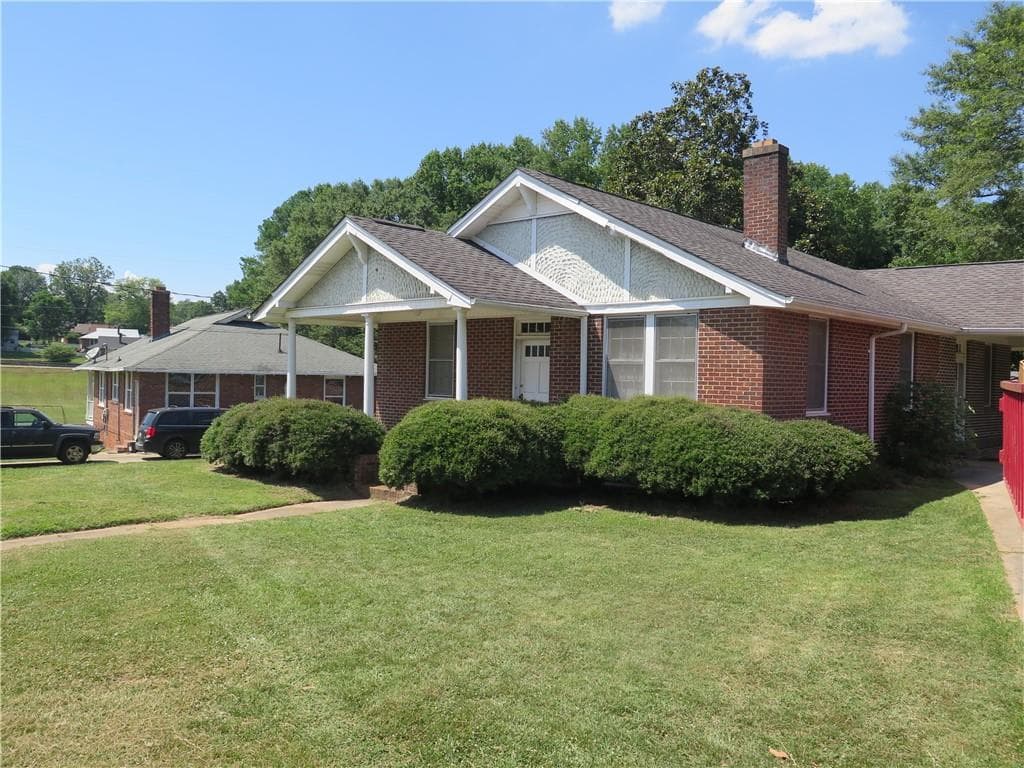 3 bedroom, 2 bathroom single family residence sold at 1 K Avenue, Gainesville, GA 30504