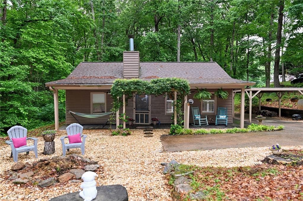 2 bedroom, 1 bathroom, 928 sq ft single family residence sold at 9305 Dogwood Place, Gainesville, GA 30506