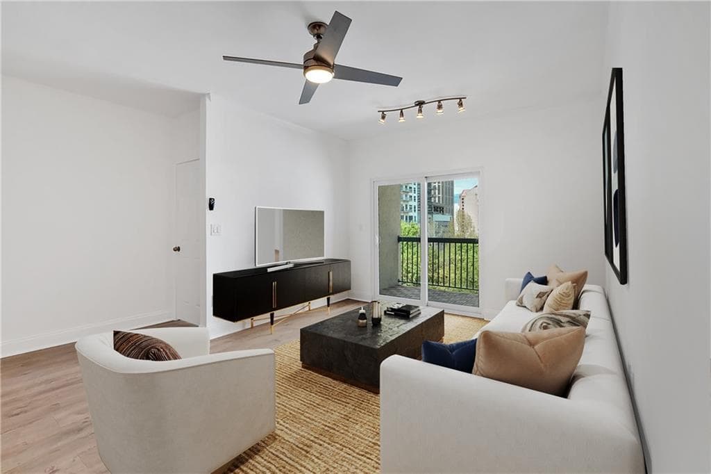 2 bedroom, 2 bathroom, 1,119 sq ft condominium sold at 1075 Peachtree Walk A421, Atlanta, GA 30309