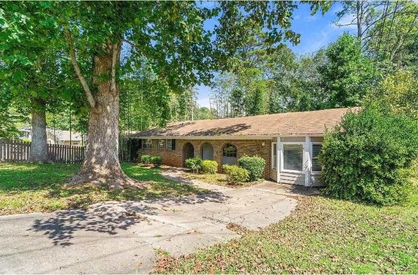 3 bedroom, 2 bathroom single family residence sold at 2830 Knollview Drive, Decatur, GA 30034