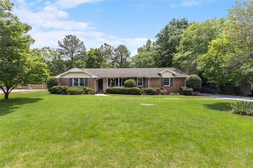 2785 FONTAINEBLEAU Drive, Dunwoody, GA 30360 — most recent listing photo