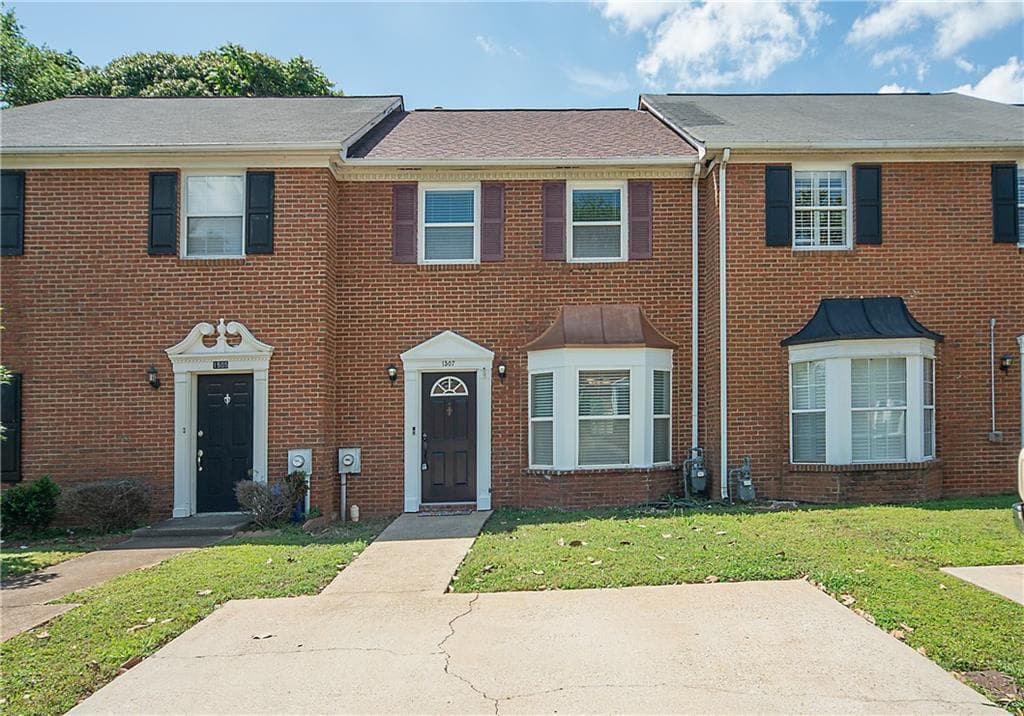2 bedroom, 3 bathroom townhouse sold at 1507 Paces Ferry North, Smyrna, GA 30080