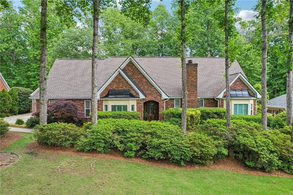 4 bedroom, 3 bathroom single family residence sold at 3456 Drayton Drive, Roswell, GA 30075