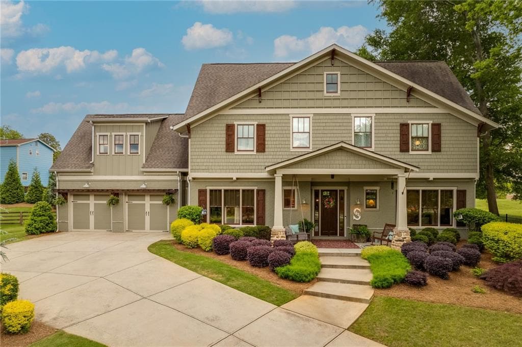 5 bedroom, 4 bathroom single family residence sold at 525 E Main Street, Buford, GA 30518
