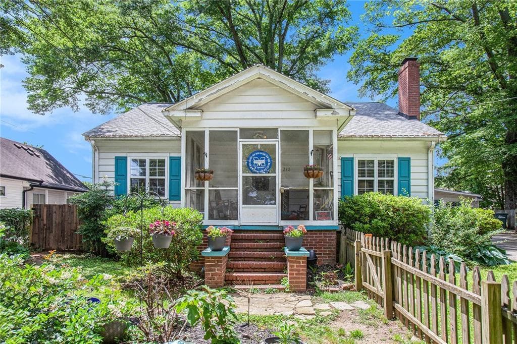 3 bedroom, 1 bathroom single family residence sold at 212 South Avenue, Marietta, GA 30060