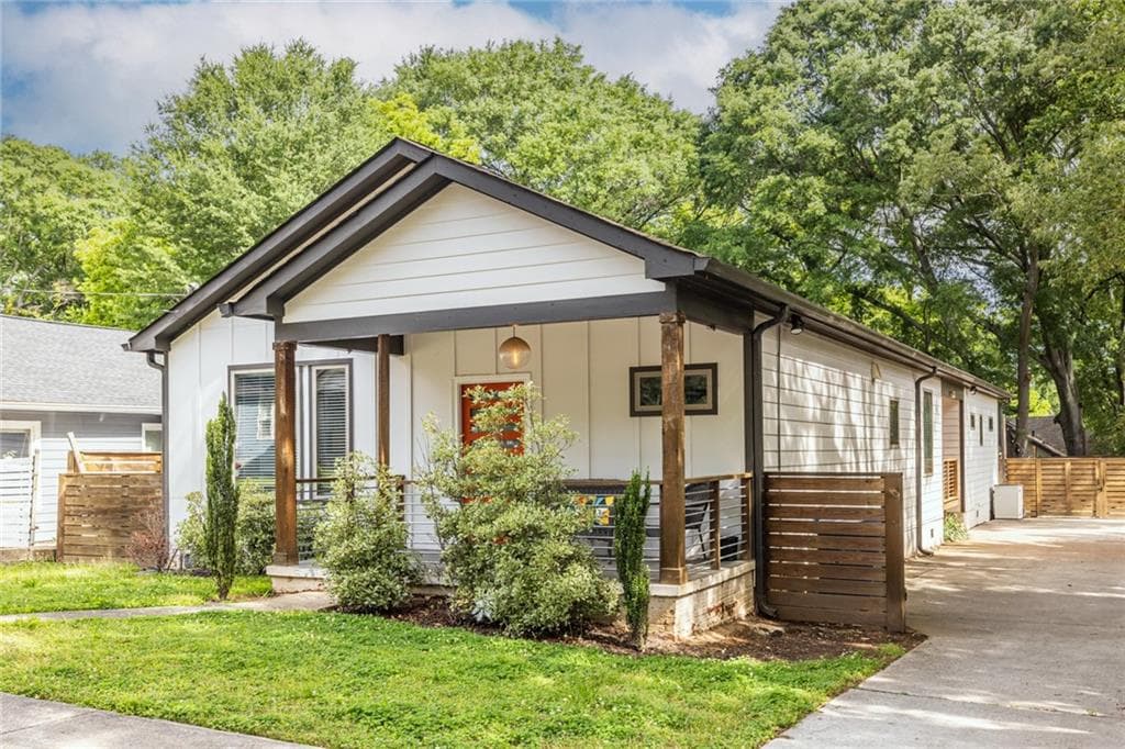 4 bedroom, 3 bathroom single family residence for rent at 1450 May Avenue, Atlanta, GA 30316 for $4,200 a month — photo 3