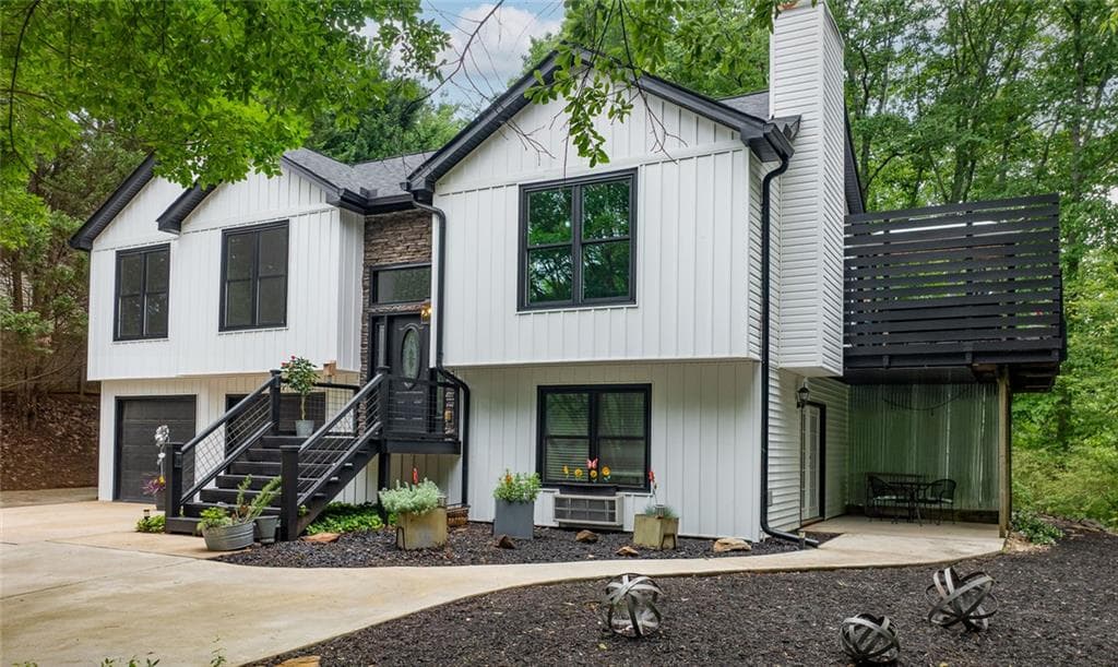 3 bedroom, 3 bathroom single family residence sold at 3989 Echo Point, Flowery Branch, GA 30542
