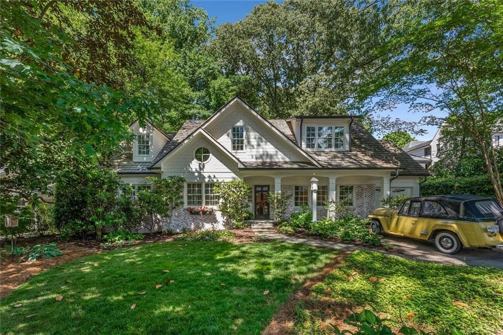3 bedroom, 4 bathroom, 3,435 sq ft single family residence sold at 2517 Birchwood Drive, Atlanta, GA 30305