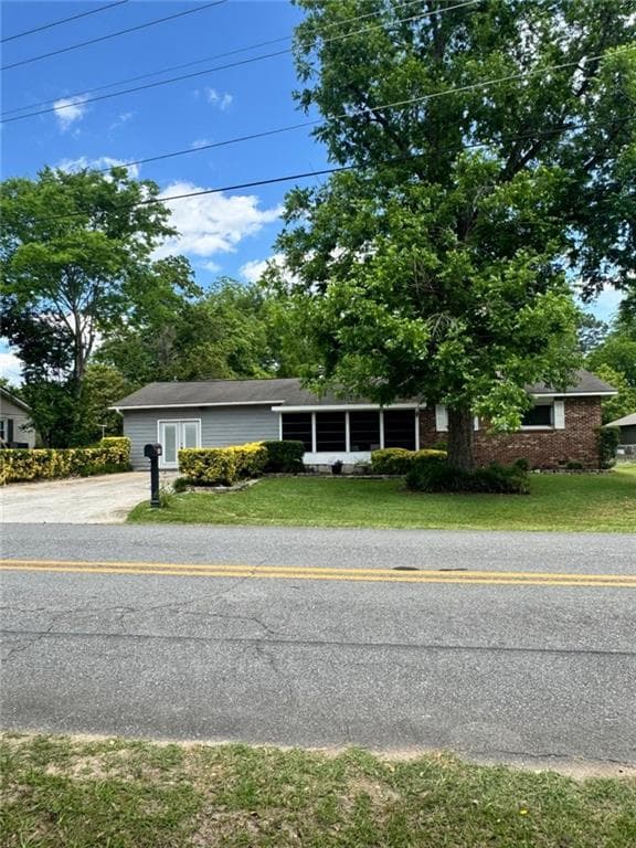4 bedroom, 3 bathroom single family residence sold at 203 Pinecrest Drive, Warner Robins, GA 31093