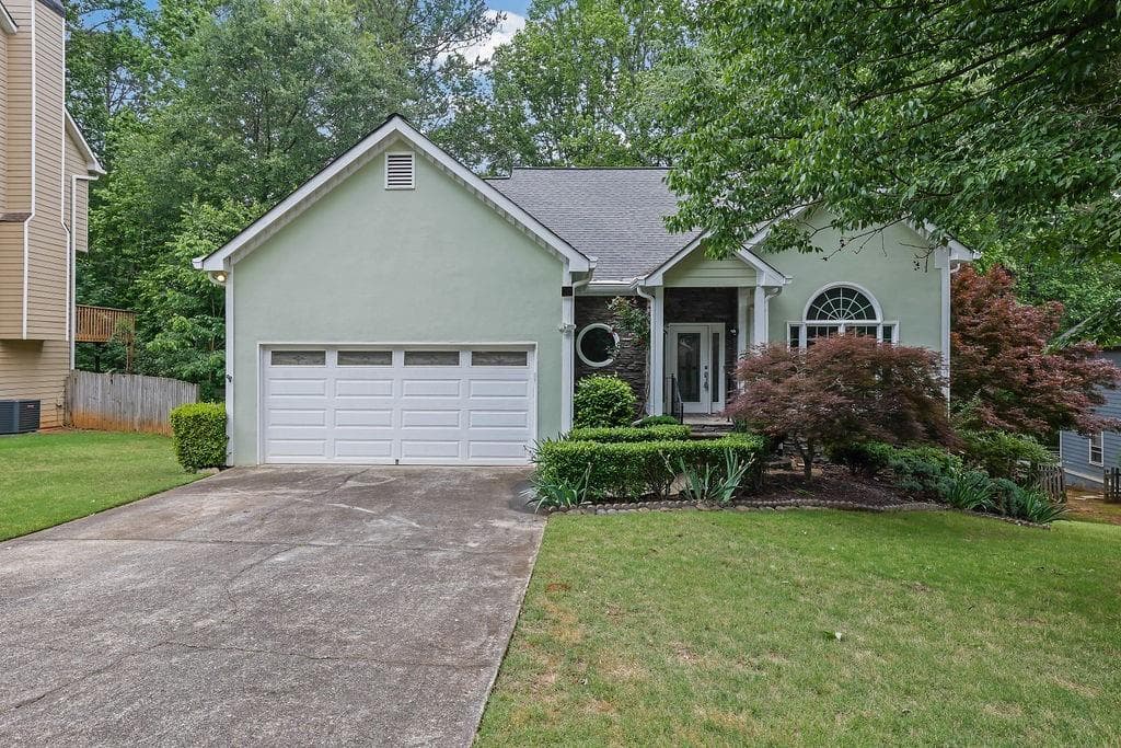 3 bedroom, 3 bathroom single family residence sold at 4047 Watkins Glen Drive, Woodstock, GA 30189