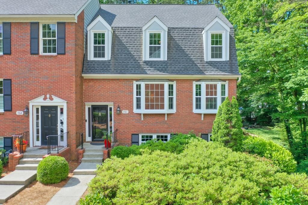 3 bedroom, 4 bathroom condominium sold at 701 Dunwoody Chace, Atlanta, GA 30328