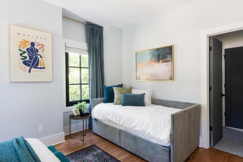 5 bedroom, 3 bathroom, 2,584 sq ft single family residence for rent at 2217 Ridgedale Road, Atlanta, GA 30317 for $5,950 a month — photo 9