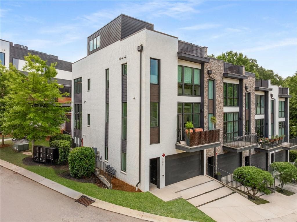 307 Cedar Dust Drive, Decatur, GA 30030 — most recent listing photo