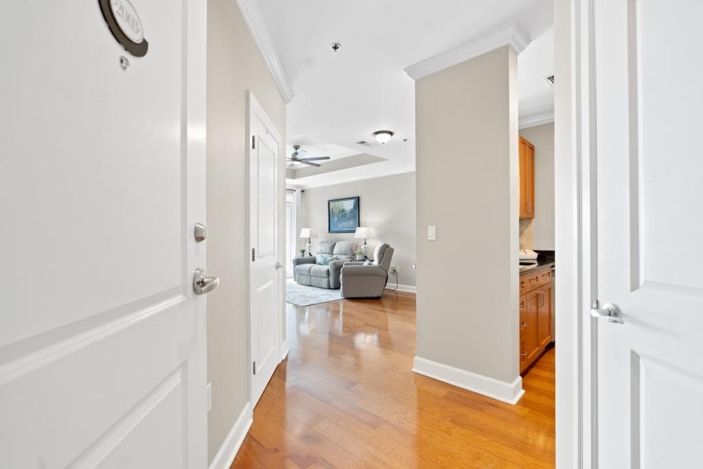 1 bedroom, 1 bathroom, 979 sq ft condominium sold at 325 E Paces Ferry Road 2003, Atlanta, GA 30305