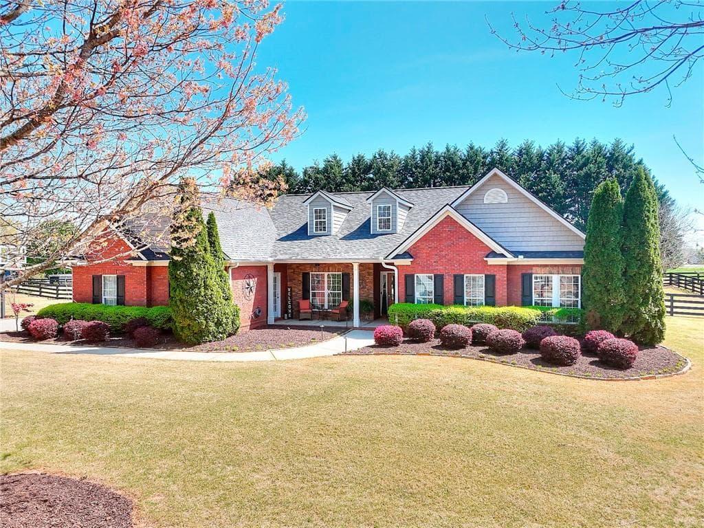 3 bedroom, 3 bathroom, 2,332 sq ft single family residence sold at 1201 White Columns Drive, Monroe, GA 30656
