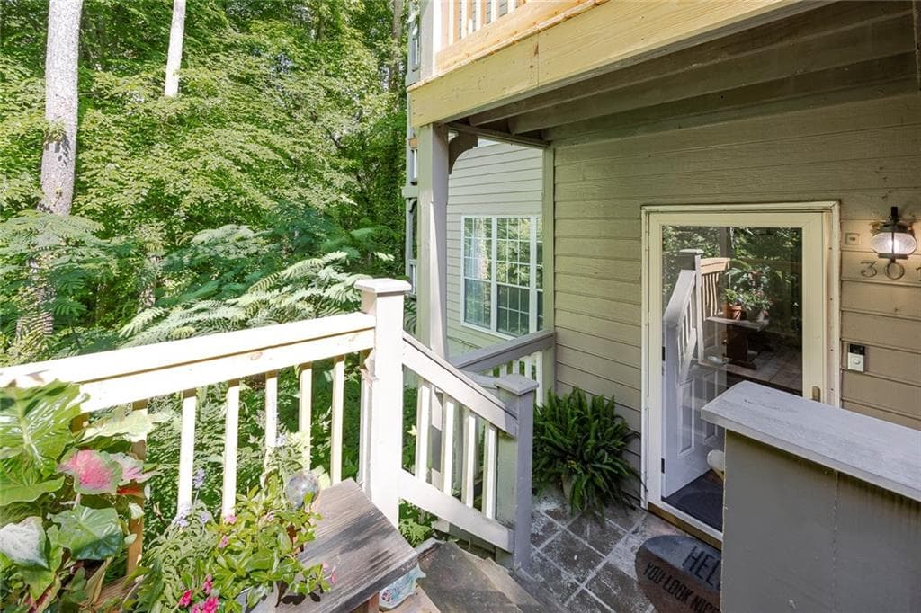 2 bedroom, 2 bathroom, 1,379 sq ft condominium sold at 301 Mill Pond Court, Smyrna, GA 30082