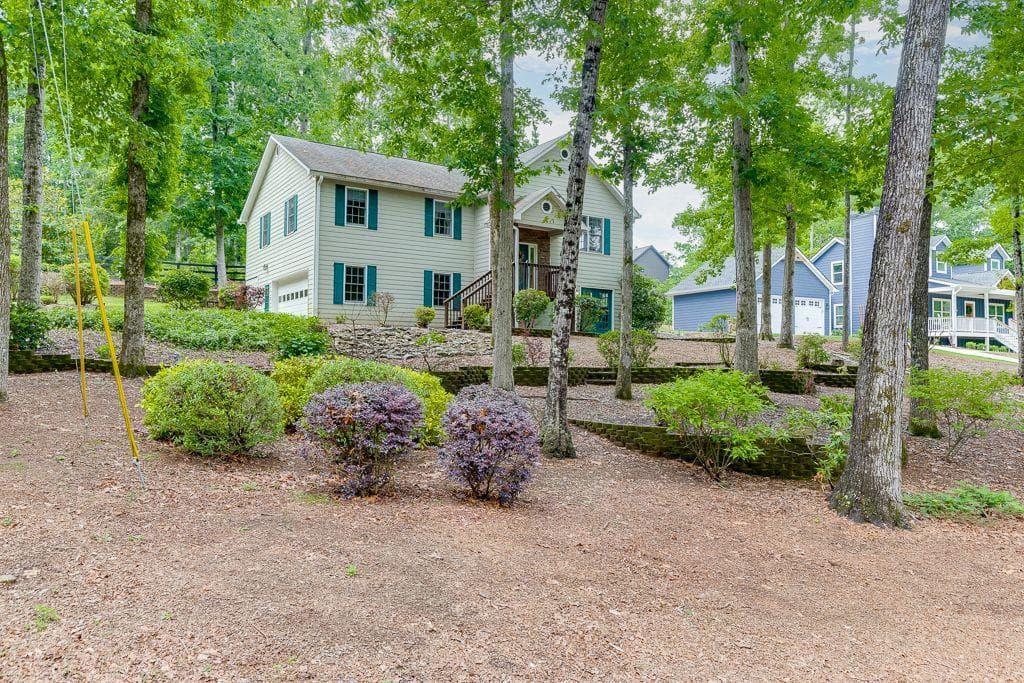 3 bedroom, 2 bathroom single family residence sold at 9015 FOUR MILE CREEK Road, Gainesville, GA 30506