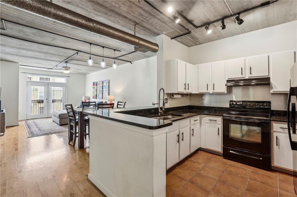 2 bedroom, 1 bathroom, 1,094 sq ft condominium sold at 800 Peachtree Street 2304, Atlanta, GA 30308