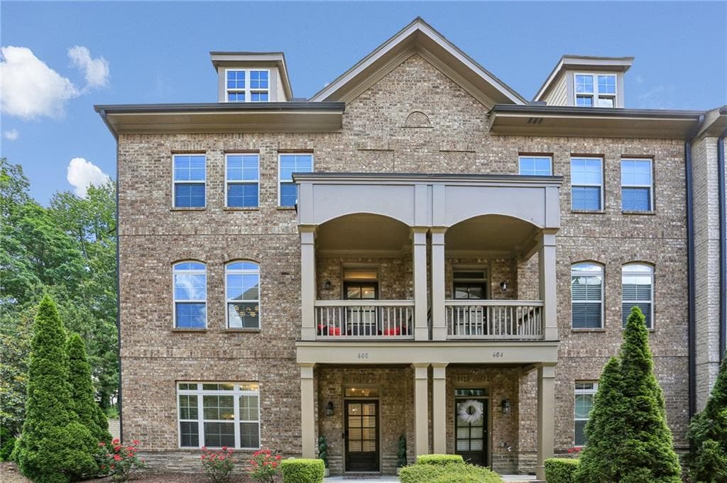 4 bedroom, 4 bathroom townhouse sold at 600 Luckett Court, Smyrna, GA 30080